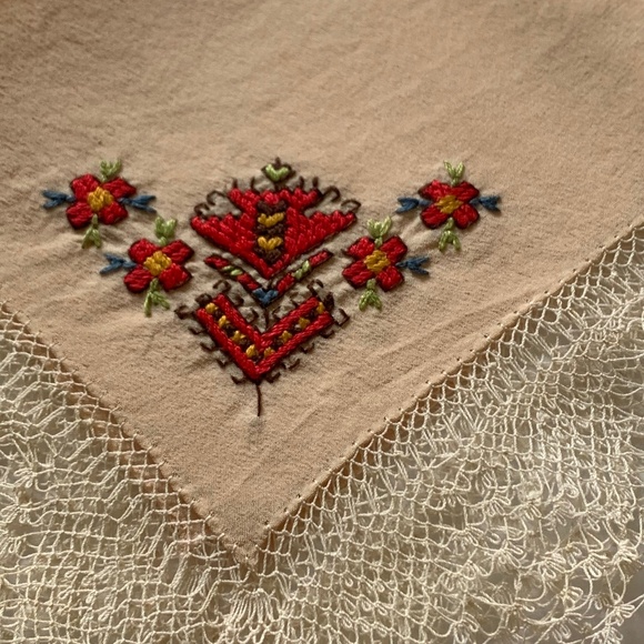 Handkerchief Set of 2, Red Embroidery on Beige Silk, Antique Rare Unique - Picture 6 of 11